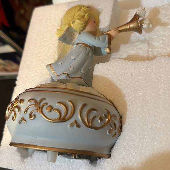 Precious Moments Trumpeting Angel Musical “Hark the Herald Angels Song” - Picture 12 of 13